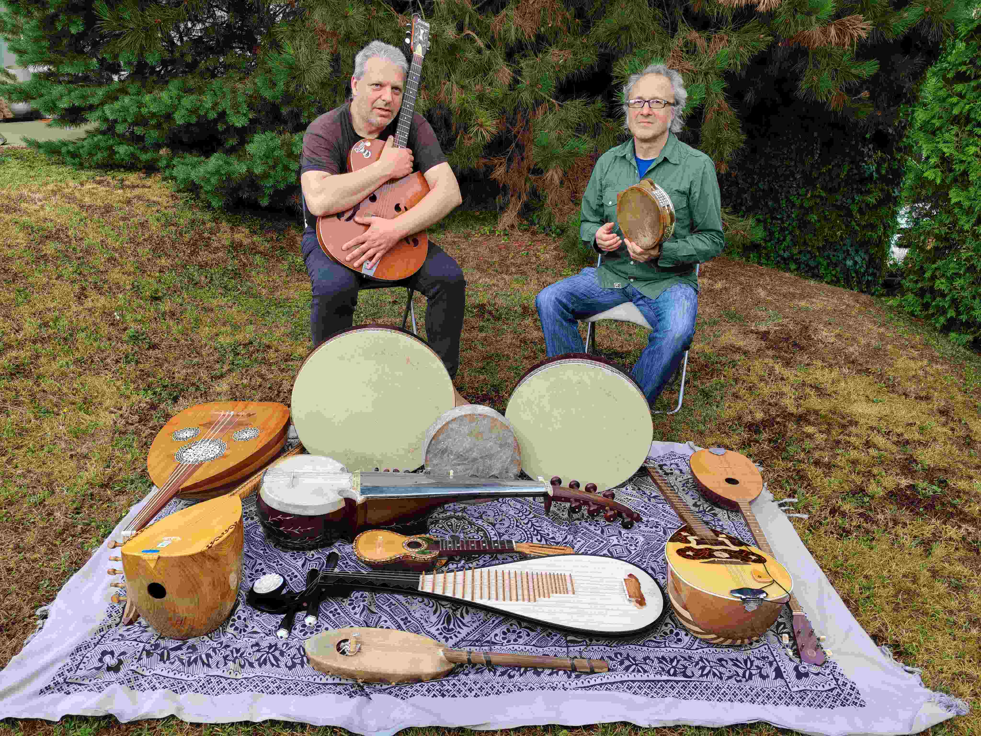 V eni uri okoli sveta z brenkali in tolkali